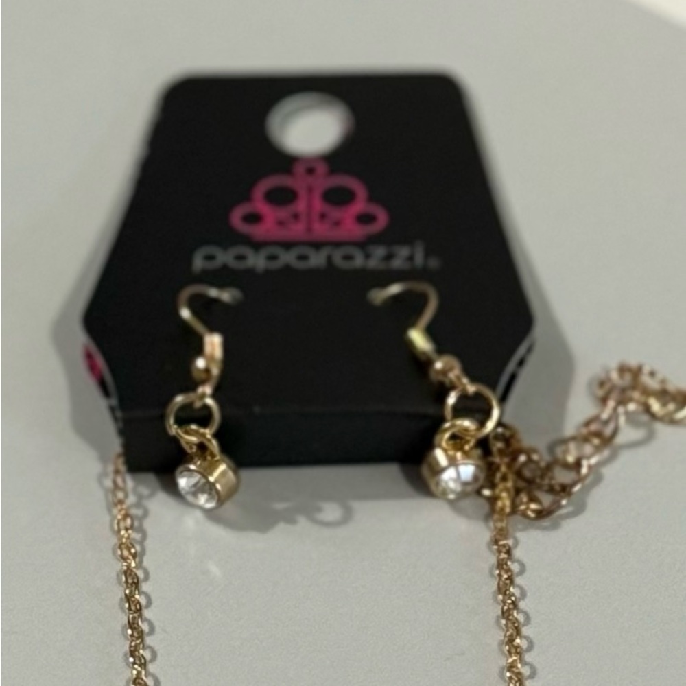 NWT Paparazzi Gold Rhinestone Lariat Style Necklace & Earrings. - Picture 4 of 4